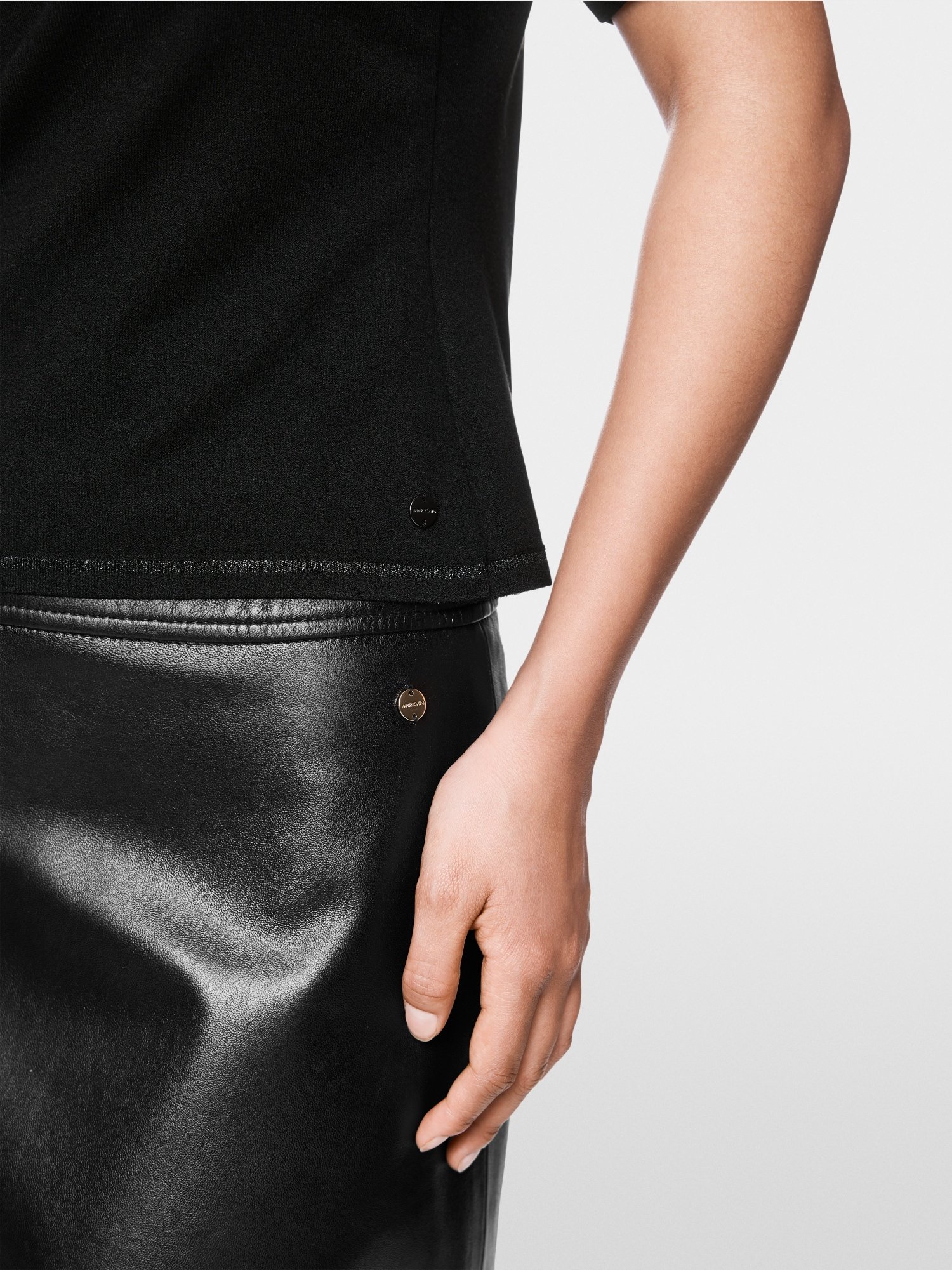 Knitted in Germany Sweater Schwarz